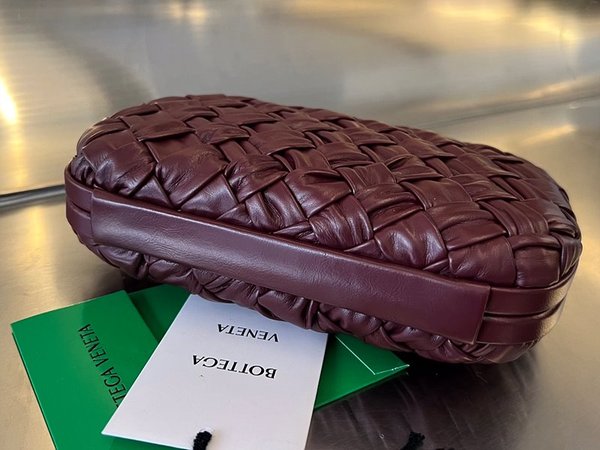 보테가베네타 램스킨 놋 클러치 [매장가 551만원대]