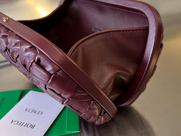 보테가베네타 램스킨 놋 클러치 [매장가 551만원대]