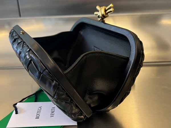 보테가베네타 램스킨 놋 클러치 [매장가 551만원대]