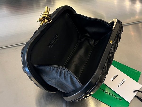 보테가베네타 램스킨 놋 클러치 [매장가 551만원대]