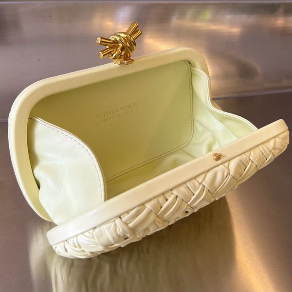 보테가베네타 램스킨 놋 클러치 [매장가 551만원대]