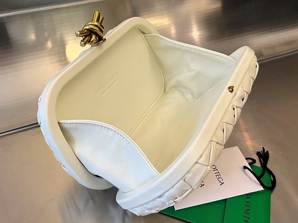 보테가베네타 램스킨 놋 클러치 [매장가 551만원대]