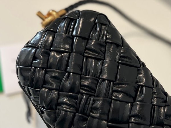 보테가베네타 램스킨 놋 미노디에르 [매장가 578만원대]