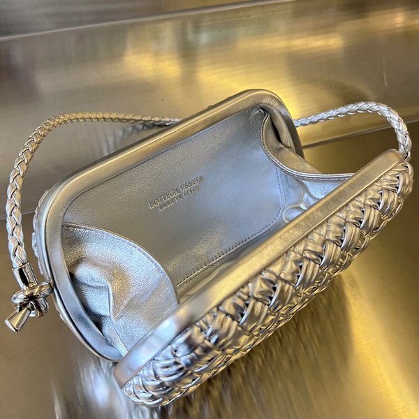 보테가베네타 램스킨 놋 미노디에르 [매장가 578만원대]