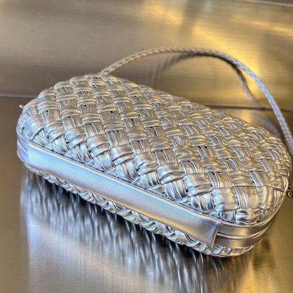 보테가베네타 램스킨 놋 미노디에르 [매장가 578만원대]