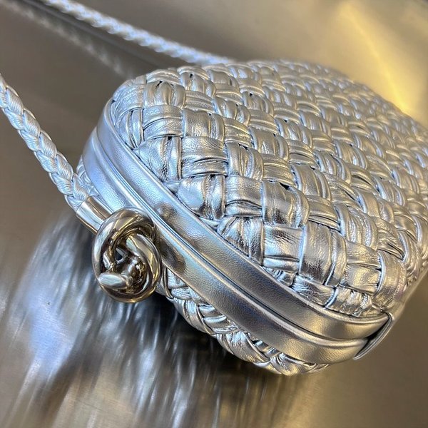 보테가베네타 램스킨 놋 미노디에르 [매장가 578만원대]