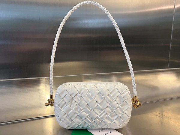 보테가베네타 램스킨 놋 미노디에르 [매장가 578만원대]