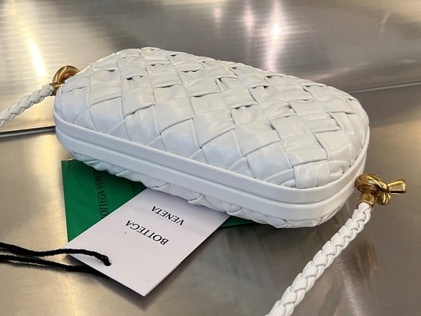 보테가베네타 램스킨 놋 미노디에르 [매장가 578만원대]