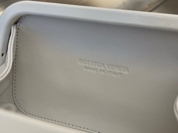 보테가베네타 램스킨 놋 미노디에르 [매장가 578만원대]