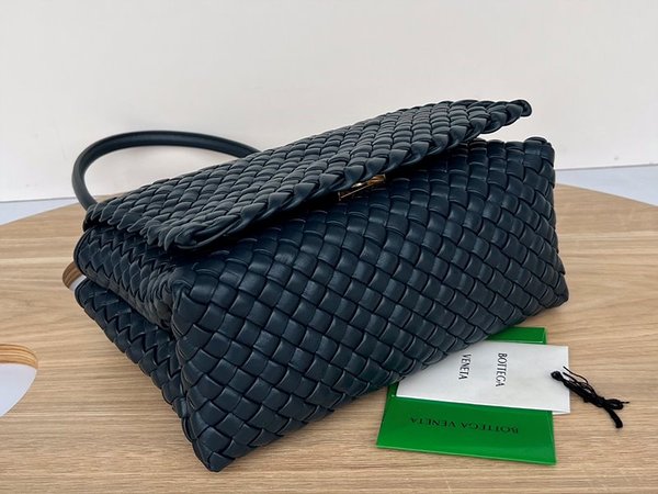 보테가베네타 패티 탑 핸들백 [매장가 698만원대]