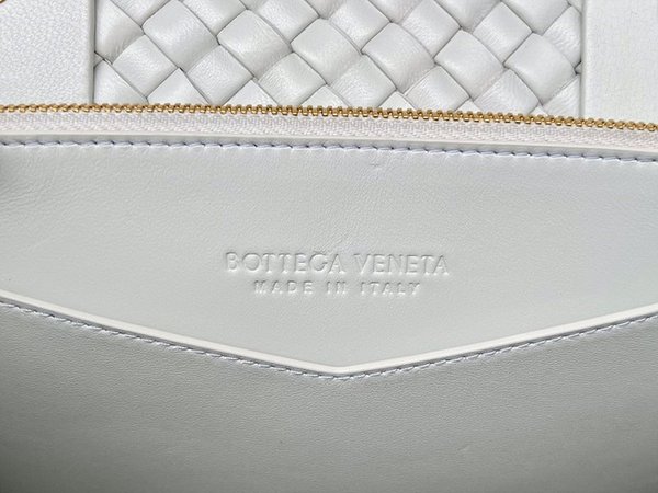 보테가베네타 패티 탑 핸들백 [매장가 698만원대]