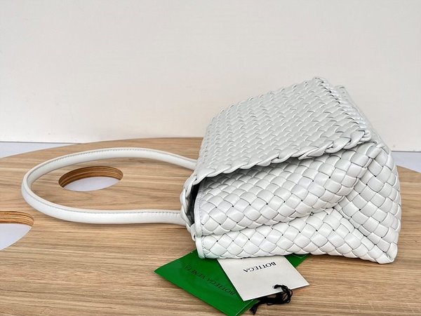 보테가베네타 패티 탑 핸들백 [매장가 698만원대]