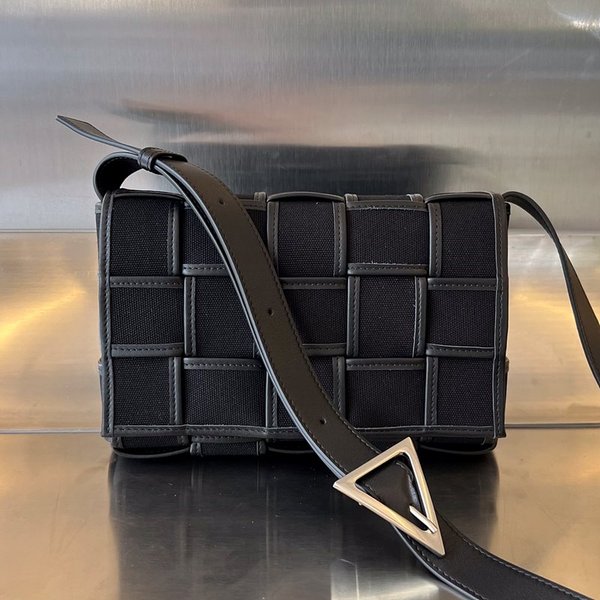 보테가베네타 카세트백 [매장가 324만원대]