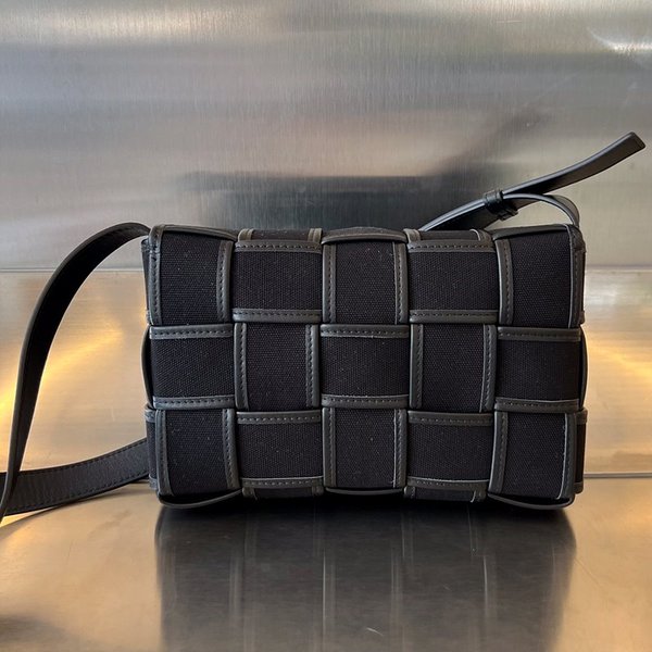 보테가베네타 카세트백 [매장가 324만원대]