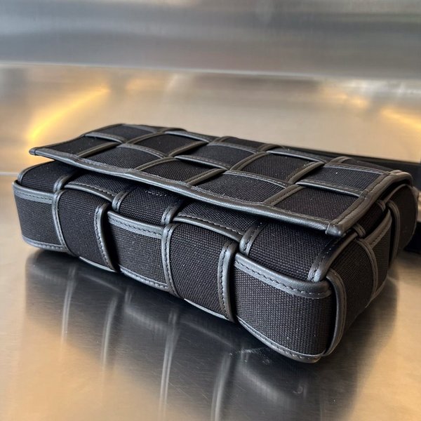 보테가베네타 카세트백 [매장가 324만원대]