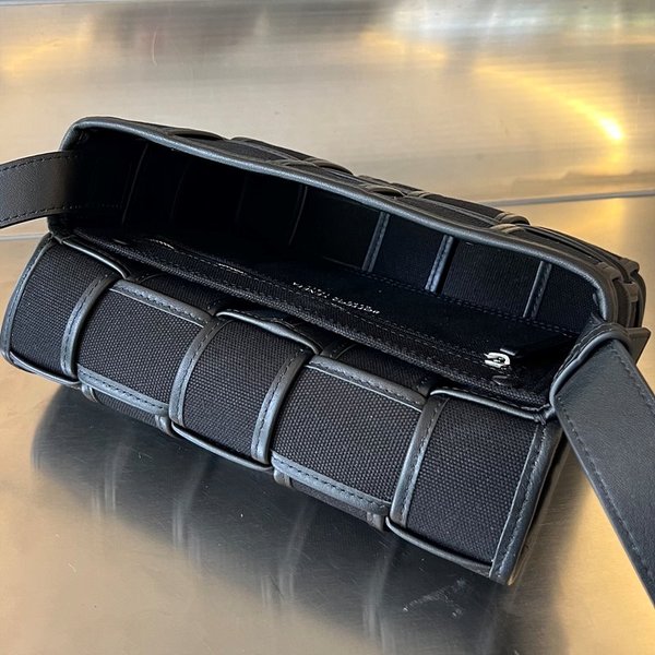 보테가베네타 카세트백 [매장가 324만원대]