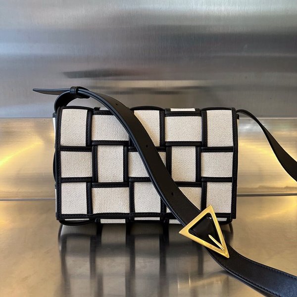 보테가베네타 카세트백 [매장가 324만원대]