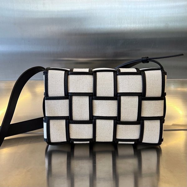 보테가베네타 카세트백 [매장가 324만원대]