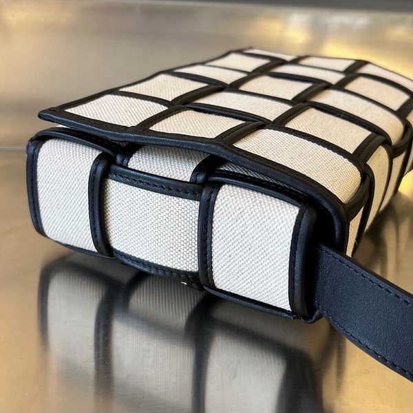 보테가베네타 카세트백 [매장가 324만원대]