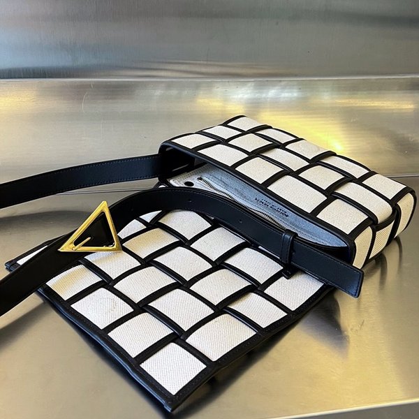 보테가베네타 카세트백 [매장가 324만원대]