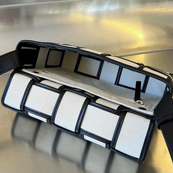 보테가베네타 카세트백 [매장가 324만원대]