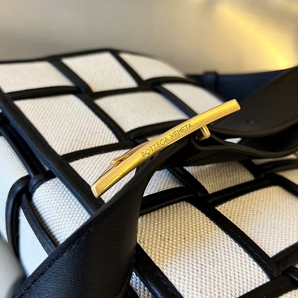 보테가베네타 카세트백 [매장가 324만원대]