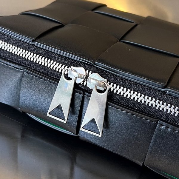 보테가베네타 카세트 카메라 백 [매장가 303만원대]