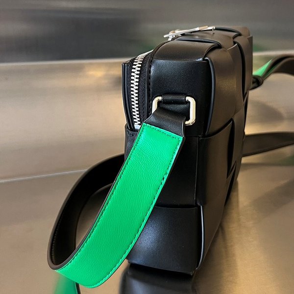 보테가베네타 카세트 카메라 백 [매장가 303만원대]