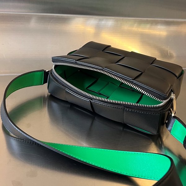 보테가베네타 카세트 카메라 백 [매장가 303만원대]