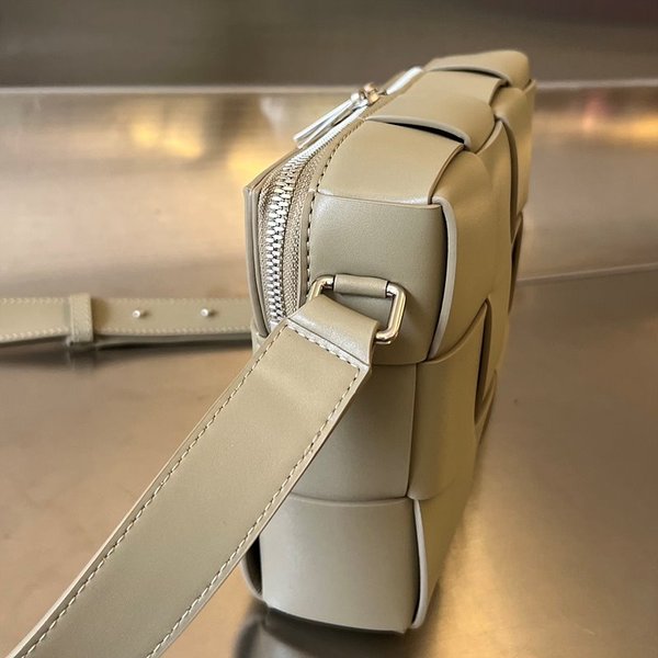 보테가베네타 카세트 카메라 백 [매장가 303만원대]