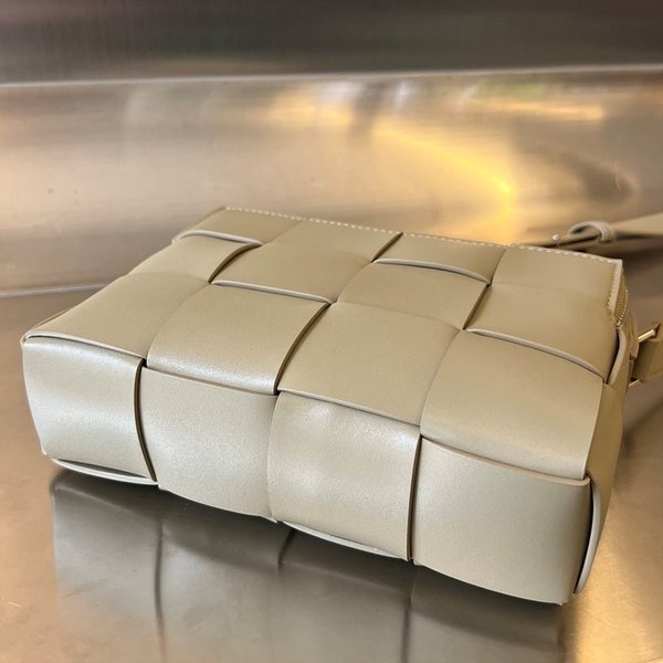 보테가베네타 카세트 카메라 백 [매장가 303만원대]