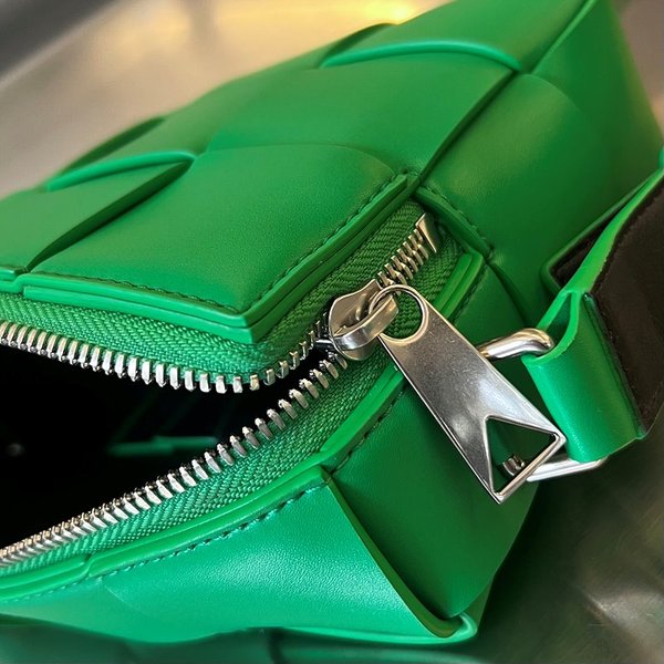 보테가베네타 카세트 카메라 백 [매장가 303만원대]