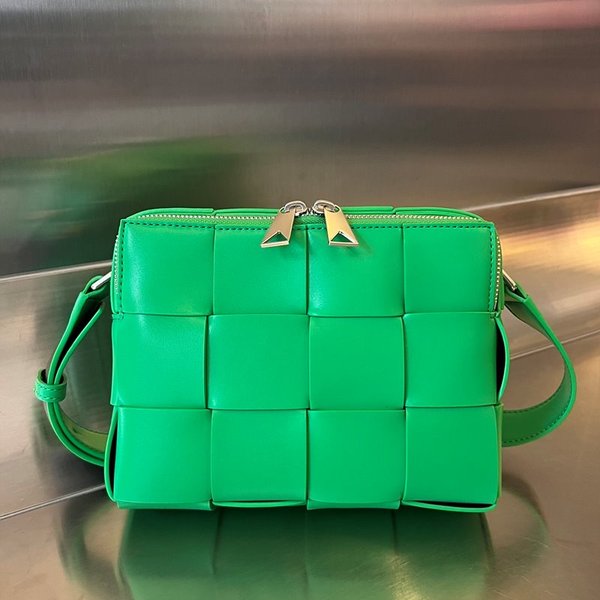 보테가베네타 카세트 카메라 백 [매장가 303만원대]