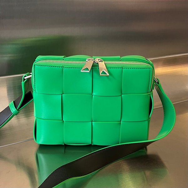 보테가베네타 카세트 카메라 백 [매장가 303만원대]