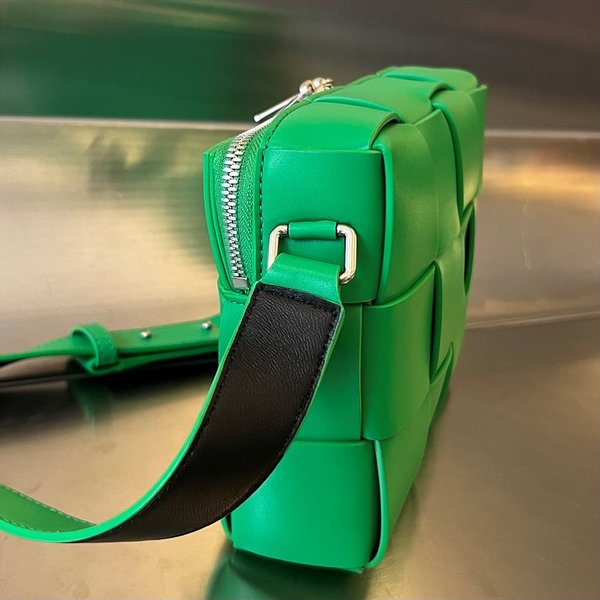 보테가베네타 카세트 카메라 백 [매장가 303만원대]