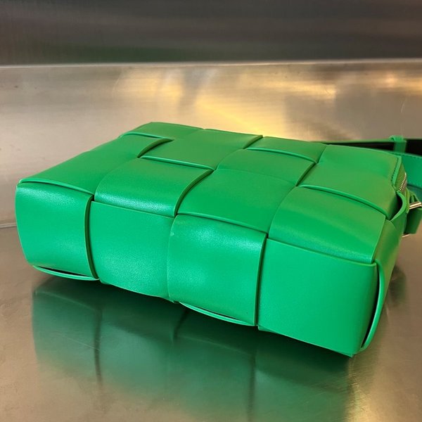 보테가베네타 카세트 카메라 백 [매장가 303만원대]