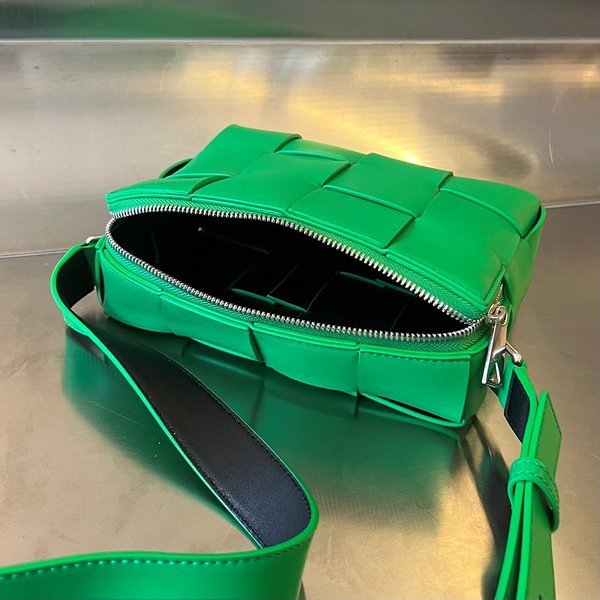 보테가베네타 카세트 카메라 백 [매장가 303만원대]