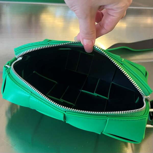 보테가베네타 카세트 카메라 백 [매장가 303만원대]