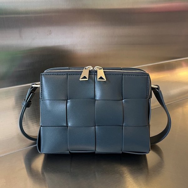 보테가베네타 카세트 카메라 백 [매장가 303만원대]