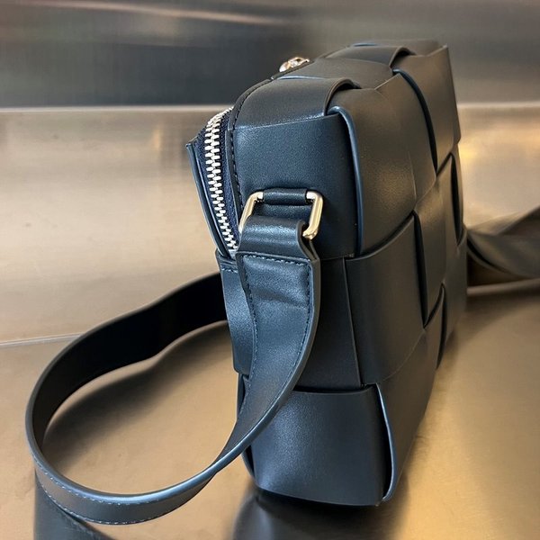 보테가베네타 카세트 카메라 백 [매장가 303만원대]