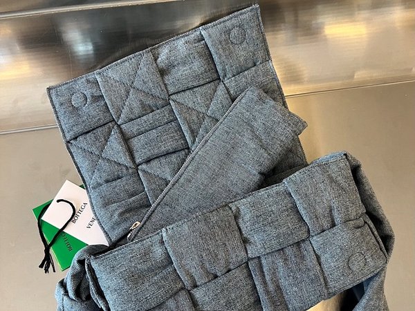 보테가베네타 패디드 테크 카세트백 [매장가 300만원대]