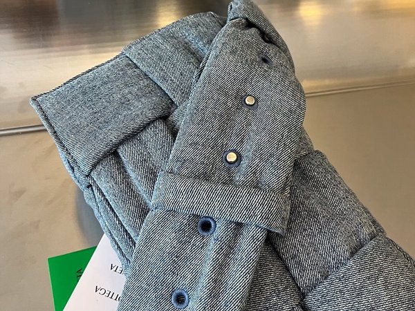 보테가베네타 패디드 테크 카세트백 [매장가 300만원대]