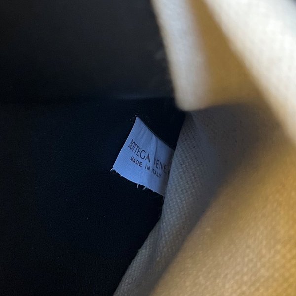 보테가베네타 캔버스 쿼드로노 숄더백 [매장가 350만원대]