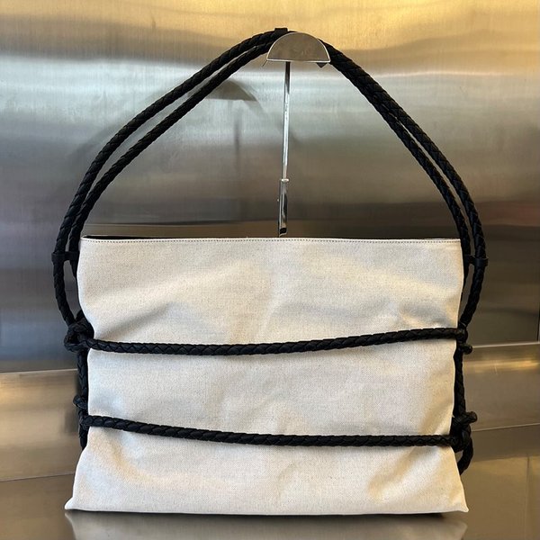 보테가베네타 캔버스 쿼드로노 숄더백 [매장가 350만원대]