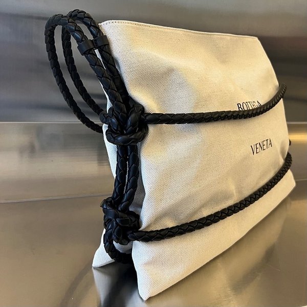 보테가베네타 캔버스 쿼드로노 숄더백 [매장가 350만원대]