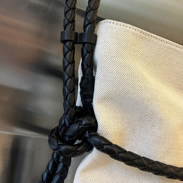 보테가베네타 캔버스 쿼드로노 숄더백 [매장가 350만원대]