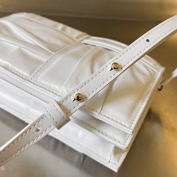 보테가베네타 카세트 크로스 바디백 [매장가 350만원대]