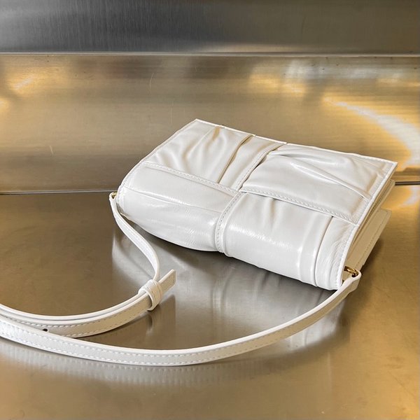 보테가베네타 카세트 크로스 바디백 [매장가 350만원대]