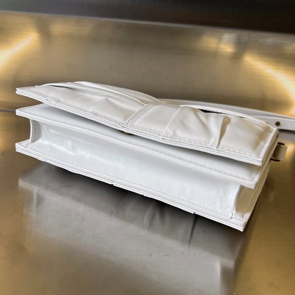 보테가베네타 카세트 크로스 바디백 [매장가 350만원대]