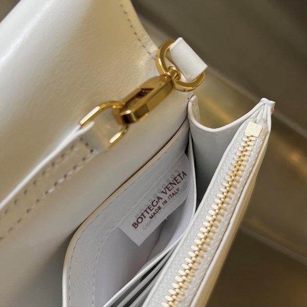 보테가베네타 카세트 크로스 바디백 [매장가 350만원대]